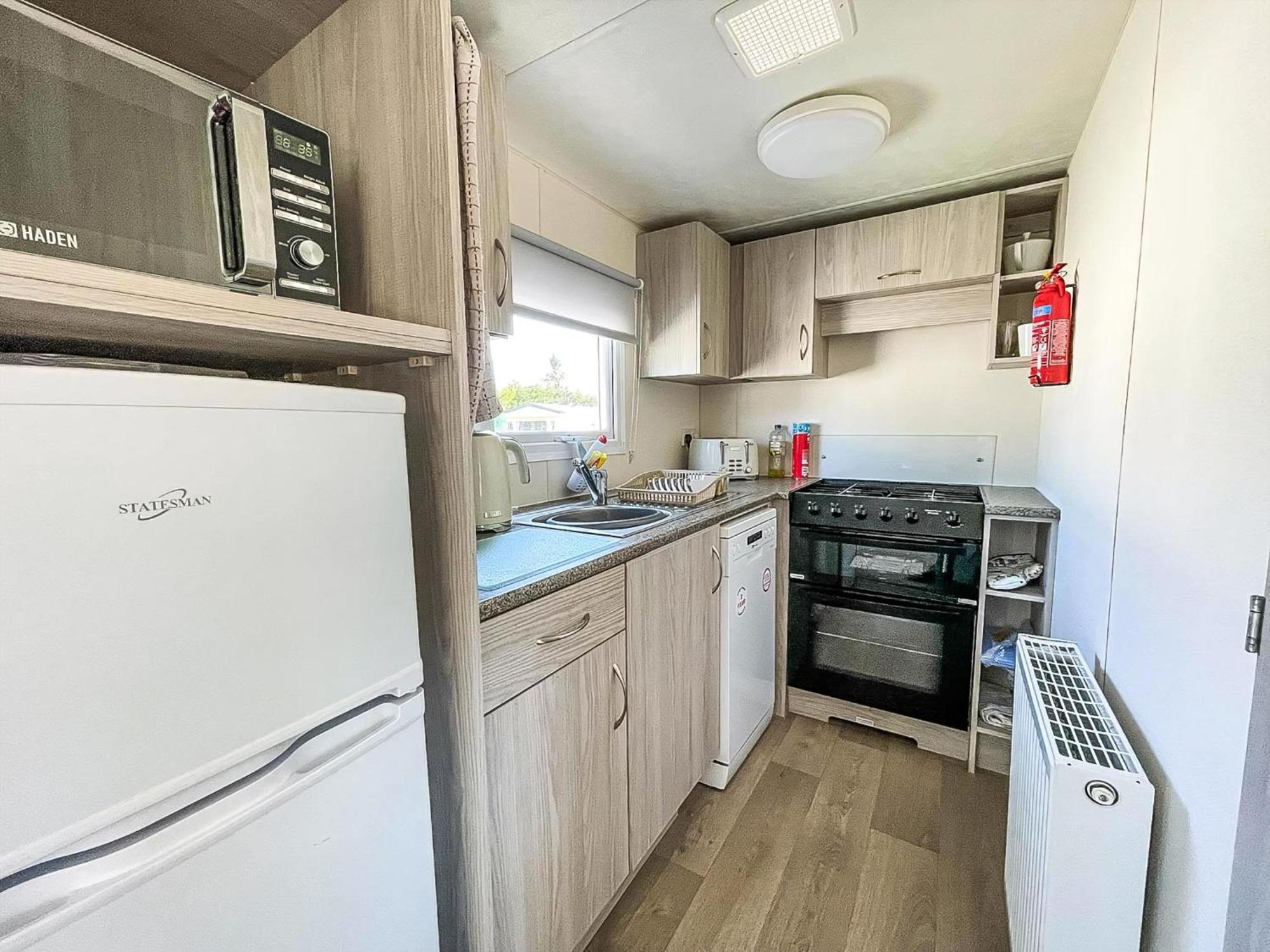 Gorgeous Caravan With Decking In Breydon Water Holiday Park, Ref 10081B Belton with Browston Ngoại thất bức ảnh