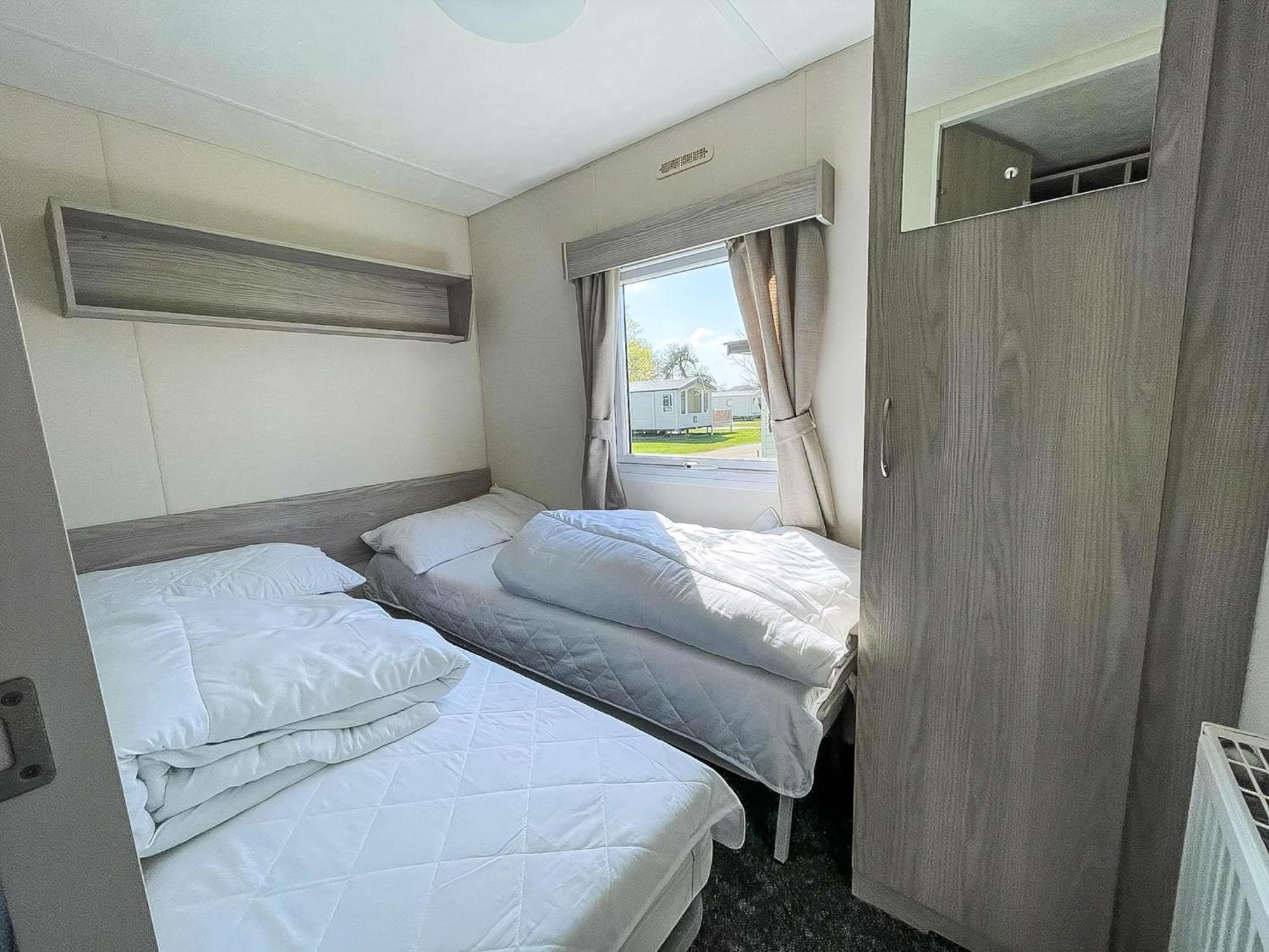 Gorgeous Caravan With Decking In Breydon Water Holiday Park, Ref 10081B Belton with Browston Ngoại thất bức ảnh